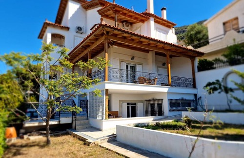 Porto Rafti Villa | 120 m² Villa ∙ 4 bedrooms ∙ 8 guests