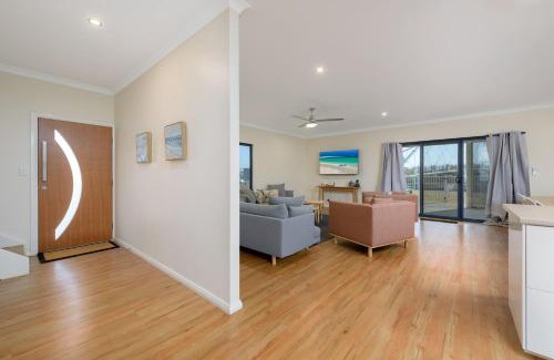 Exmouth House | 120 Madaffari Drive