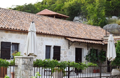 Karuc Villa | 120 year old stone villa with overlooking Lake Skadar,15minutes from the capital