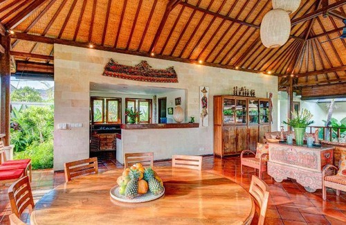 Sunset Road Villa | 1200 m² Villa ∙ 4 bedrooms ∙ 12 guests