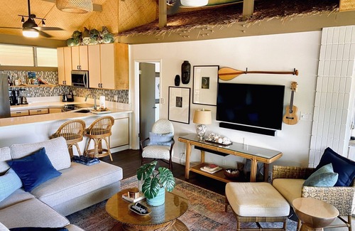 Kihei Condo | 1200 sqft Beach Front Penthouse just steps to Beach! Ocean Views from all rooms!