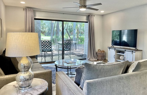 Shipyard Plantation Villa | 1201 Shipmaster - UPDATED! SHIPYARD! GOLF VIEWS! WALK OR BIKE TO BEACH!