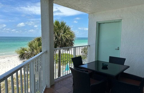 Indian Rocks Beach Condo | 121 m² Condo ∙ 3 bedrooms ∙ 6 guests