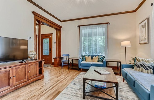 Longmont House | 121 m² House ∙ 3 bedrooms ∙ 6 guests