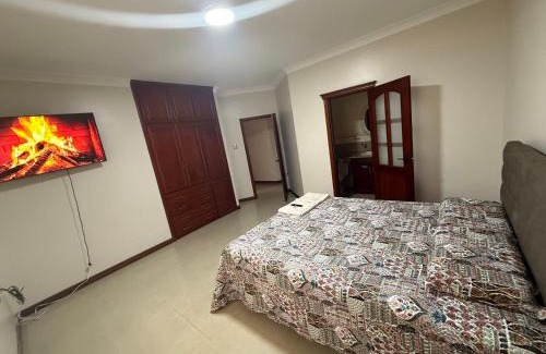 Machala House | 1215 Habitación Crucitas Piedra en Machala