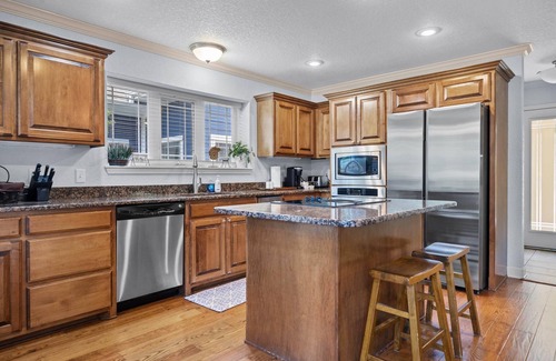 Mid America House | 122 Chesapeake Cove. Minutes from Oaklawn Racing and Downtown restaurants.