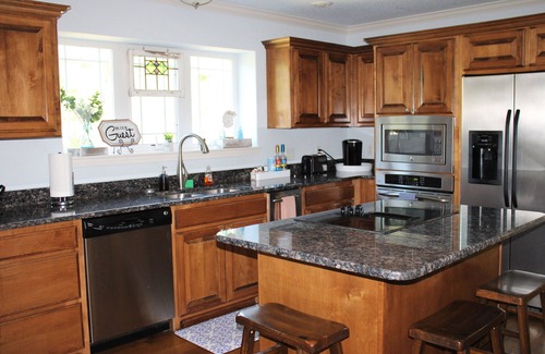 Mid America House | 122 Chesapeake Cove. Minutes from Oaklawn Racing and Downtown restaurants.