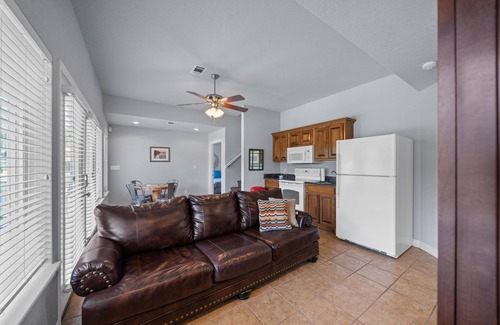 Mid America House | 122 Chesapeake Cove. Minutes from Oaklawn Racing and Downtown restaurants.