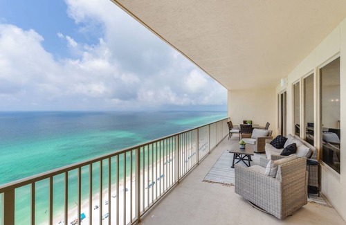 Thomas Drive Condo | 122 m² Condo ∙ 2 bedrooms ∙ 8 guests