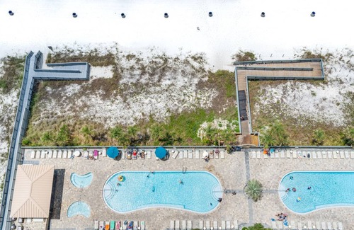 Thomas Drive Condo | 122 m² Condo ∙ 2 bedrooms ∙ 8 guests