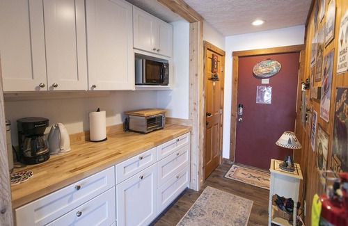 Davis Condo | 123 - rent for a month or longer, 1BR with mini-kitchen, large jacuzzi