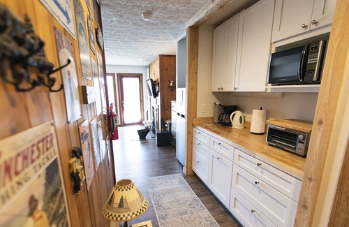 Davis Condo | 123 - rent for a month or longer, 1BR with mini-kitchen, large jacuzzi