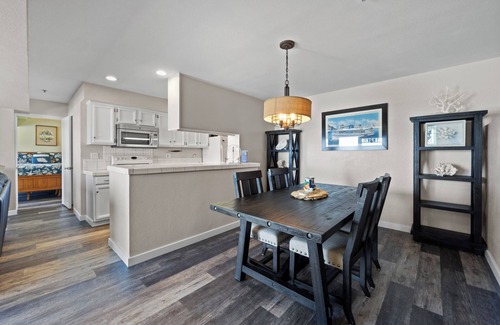 Avalon House | 123UT Lower: 3B Spacious House, Harbor/Ocean Views, Golf cart
