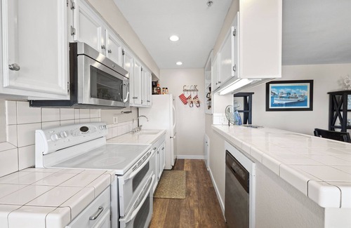 Avalon House | 123UT Lower: 3B Spacious House, Harbor/Ocean Views, Golf cart