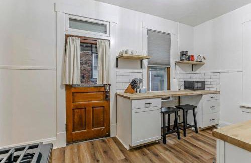 German Village Apartment | 125 m² Apartment ∙ 2 guests