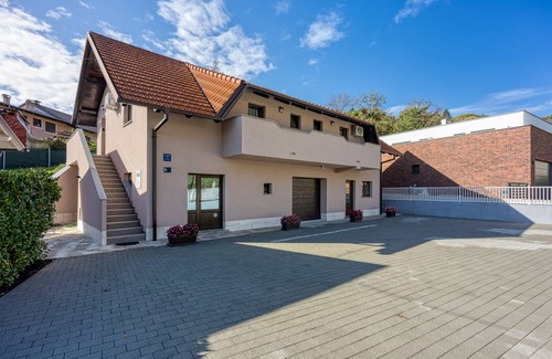 Zagreb Apartment | 125 m² Apartment ∙ 4 bedrooms ∙ 9 guests