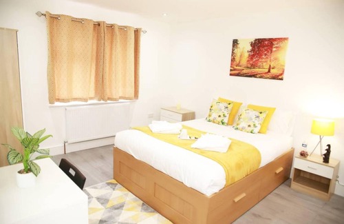 Fryent House | 125 m² House ∙ 4 bedrooms ∙ 11 guests