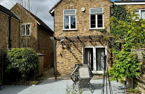 Runnymede House | 125 m² House ∙ 4 bedrooms ∙ 8 guests