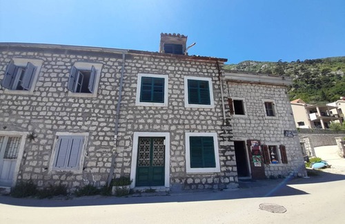 Kotor House | 125 m² House ∙ 4 bedrooms ∙ 8 guests