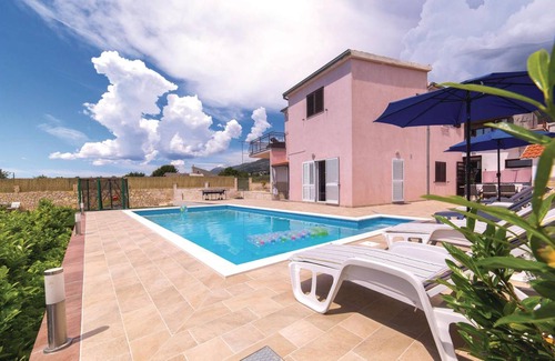 Kastel Sucurac House | 125 m² House ∙ 3 bedrooms ∙ 7 guests