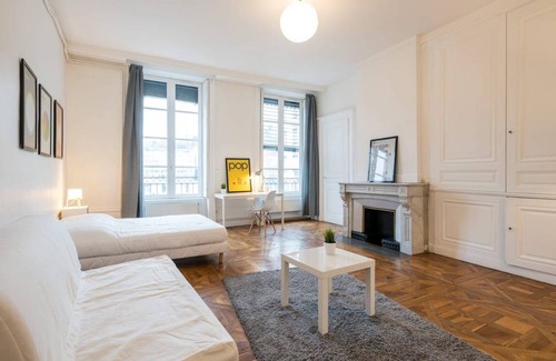 2nd Arrondissement Resort | 125 m² Private room ∙ 1 bedroom ∙ 1 guest