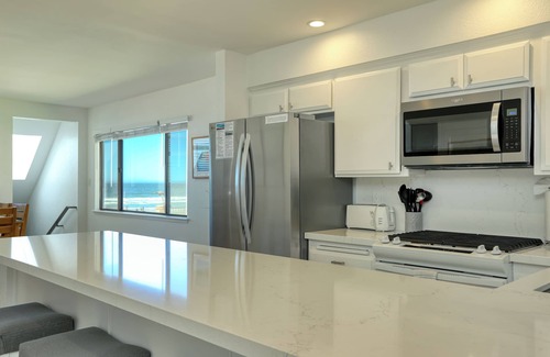 Downtown Condo | 125 Pismo Shores: 3 BR, 2 BA Condominium in Pismo Beach, Sleeps 8