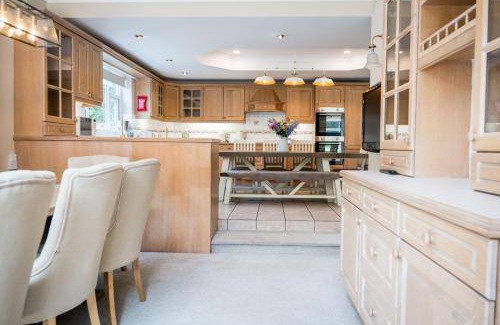 Wesham House | 1254 m² House ∙ 6 bedrooms ∙ 16 guests