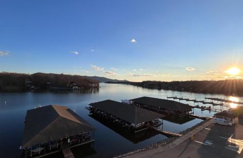 Huddleston Apartment | 1273 Graves Harbor Trail UNIT 331