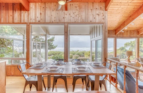 Seal Rock House | 128 m² House ∙ 2 bedrooms ∙ 6 guests
