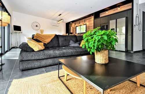 Montfavet House | 128 m² Maisonette ∙ 3 bedrooms ∙ 6 guests