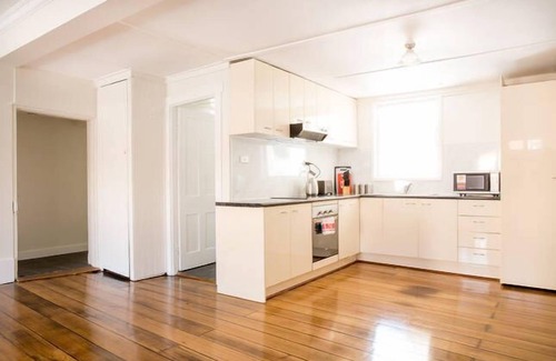 Sullivan's Cove Apartment | 128 Murray Apartment 2 | Hobart CBD