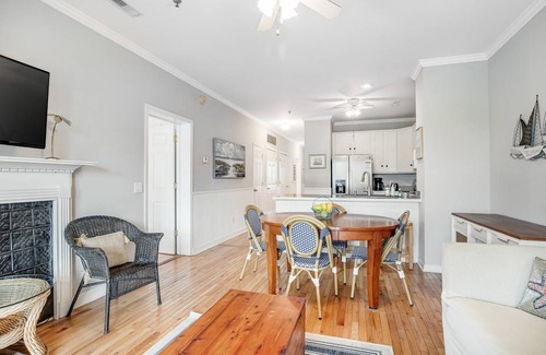 Folly Beach Condo | 129 m² Condo ∙ 3 bedrooms ∙ 6 guests