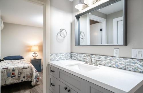 Balboa Island House | 129 Opal Ave A