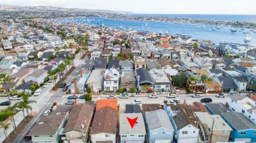 Balboa Island House | 129 Opal Ave A