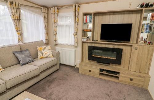 South Lakeland Leisure Village House | 12A Borwick Lakes