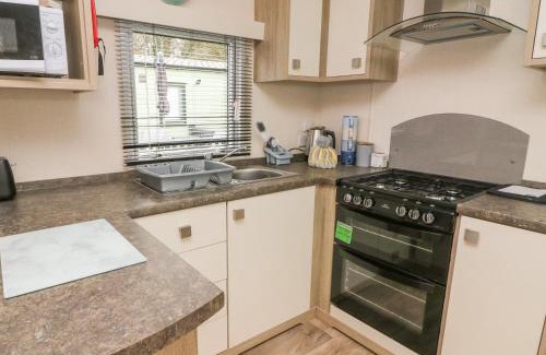 South Lakeland Leisure Village House | 12A Borwick Lakes
