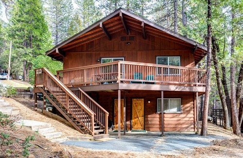 North Wawona Cabin | (12B) Star Gazers at The Redwoods In Yosemite