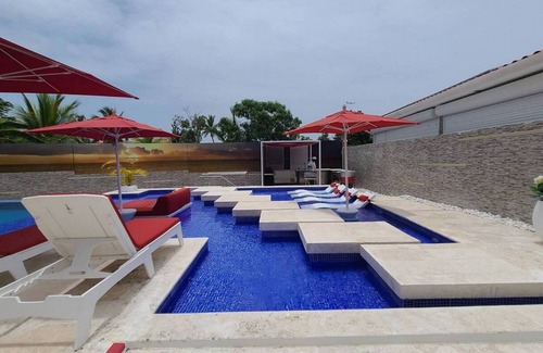 Montellano Villa | 12BR Villa: Infinity Pool, Jacuzzi, Billiard & Outdoor Bar