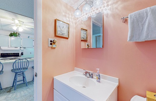Midtown Ocean City Condo | 12th-floor condo with ocean & sunset views, 2 balconies, outdoor pool, streaming