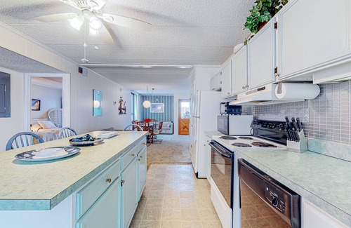 Midtown Ocean City Condo | 12th-floor condo with ocean & sunset views, 2 balconies, outdoor pool, streaming