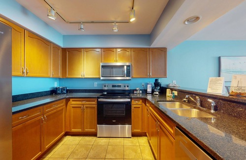 Crescent Beach Condo | 12th-floor oceanfront condo with hot tub, balcony & pool