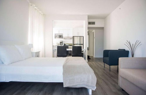 South Beach Apartment | 12th & Ocean by LuxUrban, Trademark Collection by Wyndham