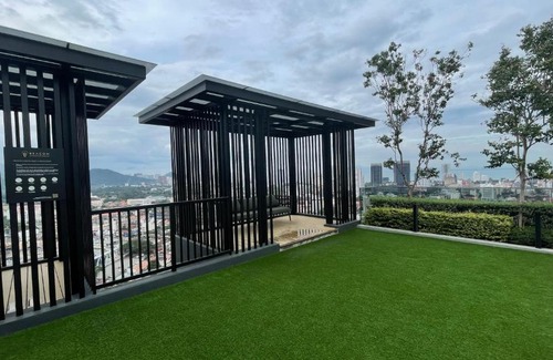 George Town Apartment | 13 Beacon Executive Suites #RoofTopPool #LuxurySuites