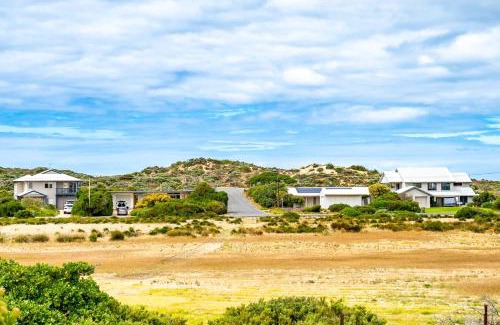 Goolwa Beach House | 13 Kightley Rd - BYO Linen - Pets Negotiable - Wi-Fi