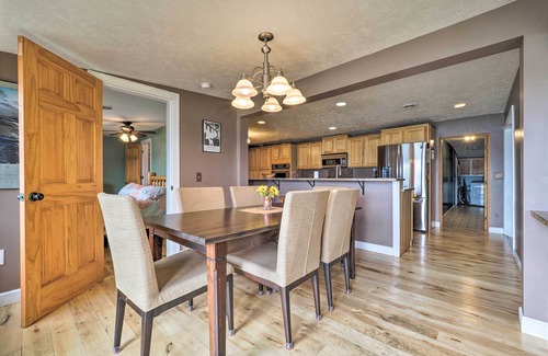 Mayfield Cabin | 13 Mi to Dtwn: Lakefront Cottage w/Dock