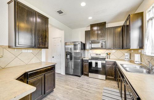 Southside House | 13 Mi to Dtwn San Antonio and the Alamo Quiet Home