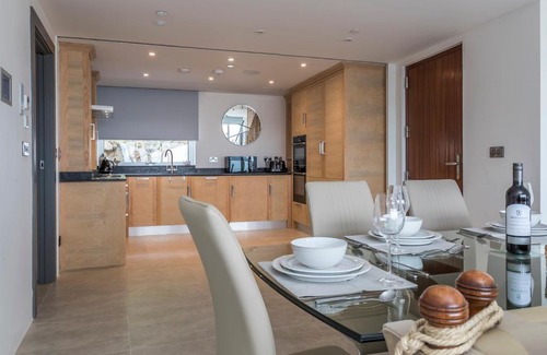 Tenby Apartment | 13 Waters Edge