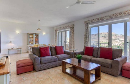 Ta' Għammar Apartment | 130 m² Apartment ∙ 2 bedrooms ∙ 5 guests