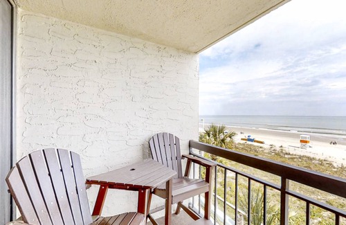 Crescent Beach Condo | 130 m² Condo ∙ 3 bedrooms ∙ 6 guests