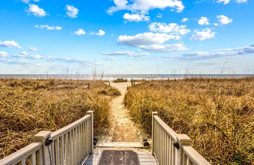 Crescent Beach Condo | 130 m² Condo ∙ 3 bedrooms ∙ 6 guests